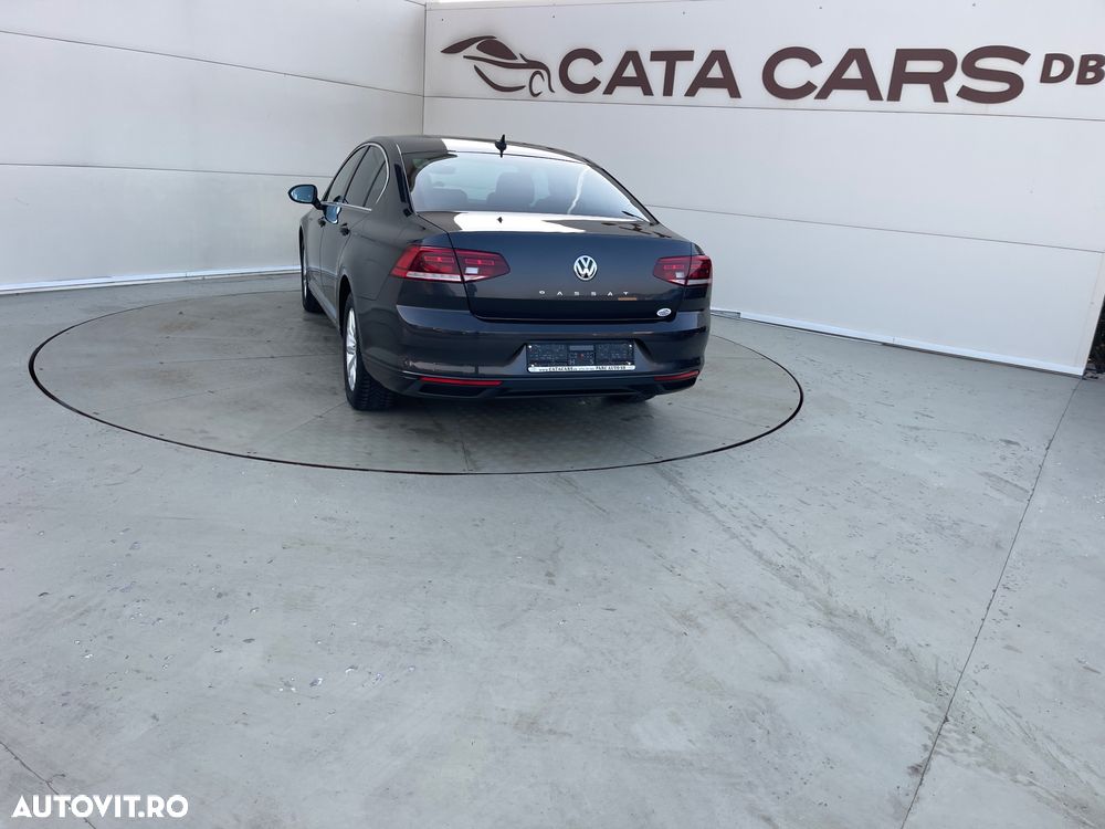 Volkswagen Passat - 12