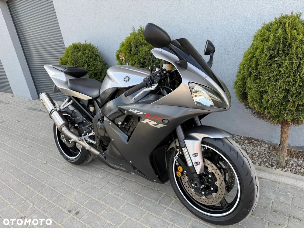 Yamaha R1 - 3