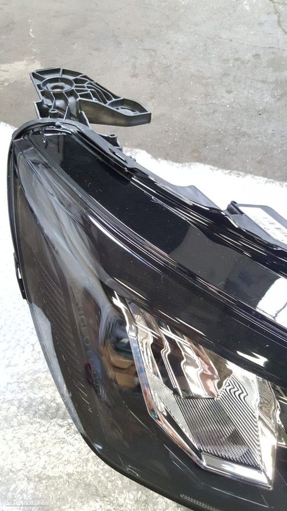 Farol Frente Direito / Otica Direita Peugeot 208 Ii (Ub_, Up_, Uw_, Uj - 7