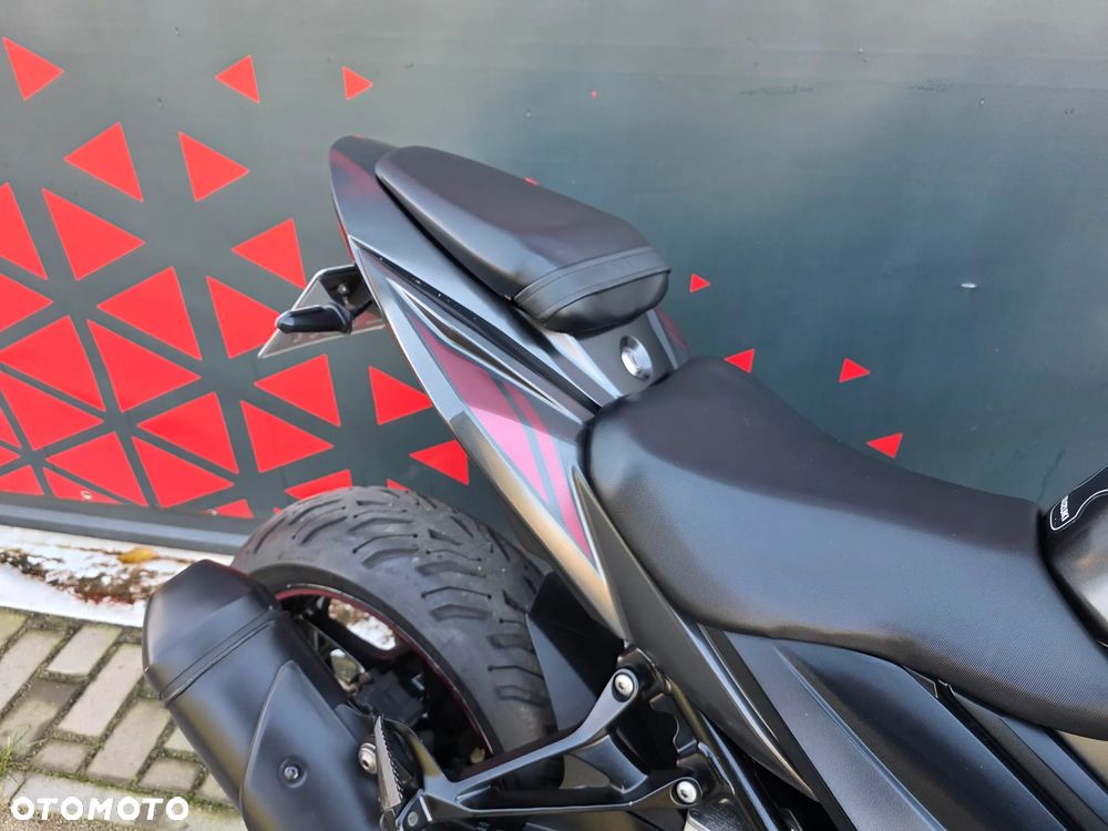 Suzuki GSX - 23