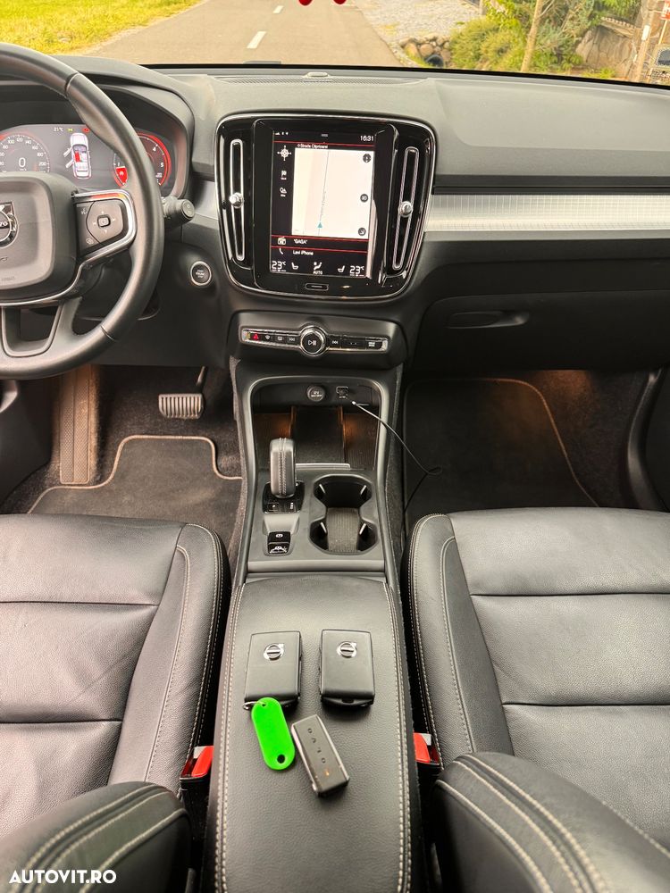 Volvo XC 40 D4 AWD Geartronic Momentum Pro - 13