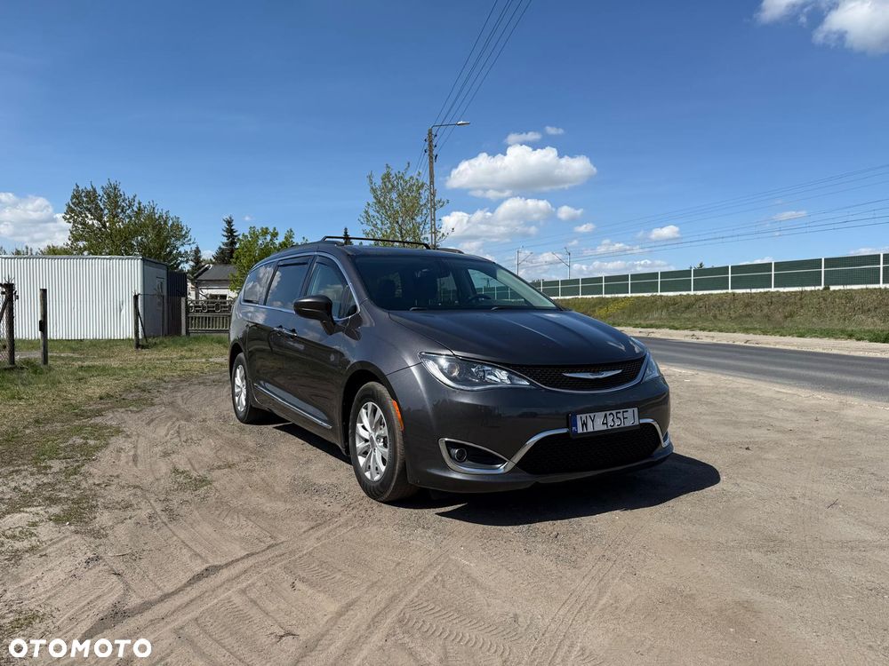 Chrysler Pacifica - 2