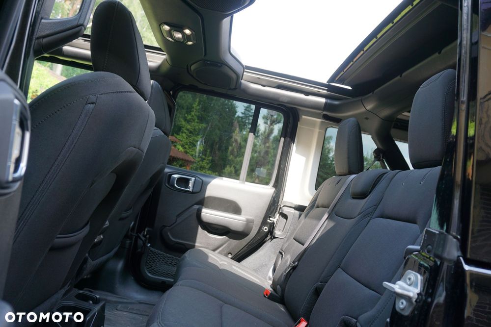 Jeep Wrangler - 21