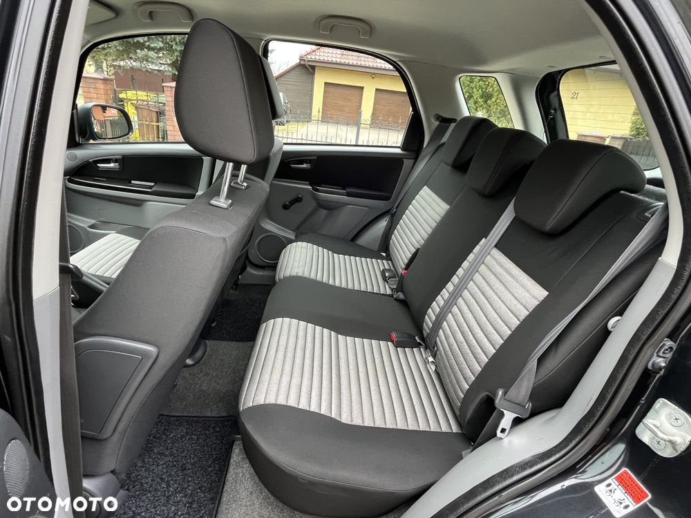 Suzuki SX4 Classic 1.6 VVT 4x4 Comfort - 9