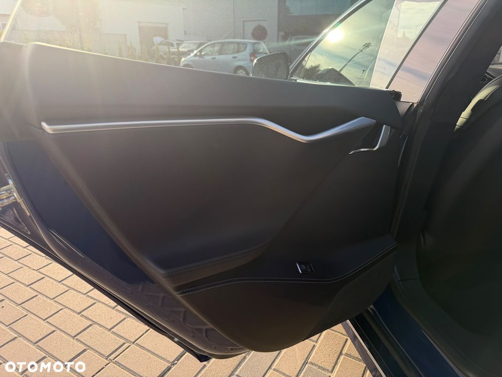 Tesla Model S - 19
