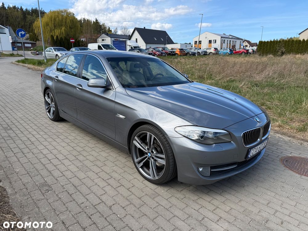 BMW Seria 5 523i - 5