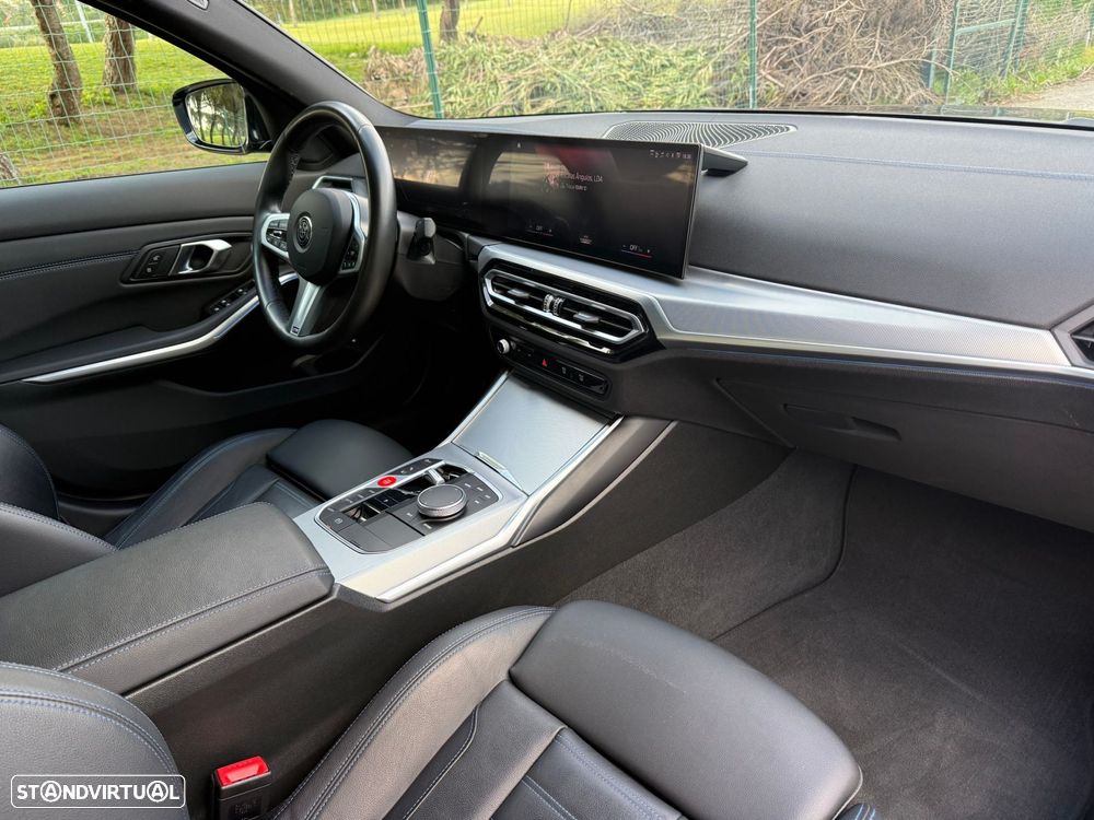 BMW 330 e Pack Desportivo M Pro Auto - 32