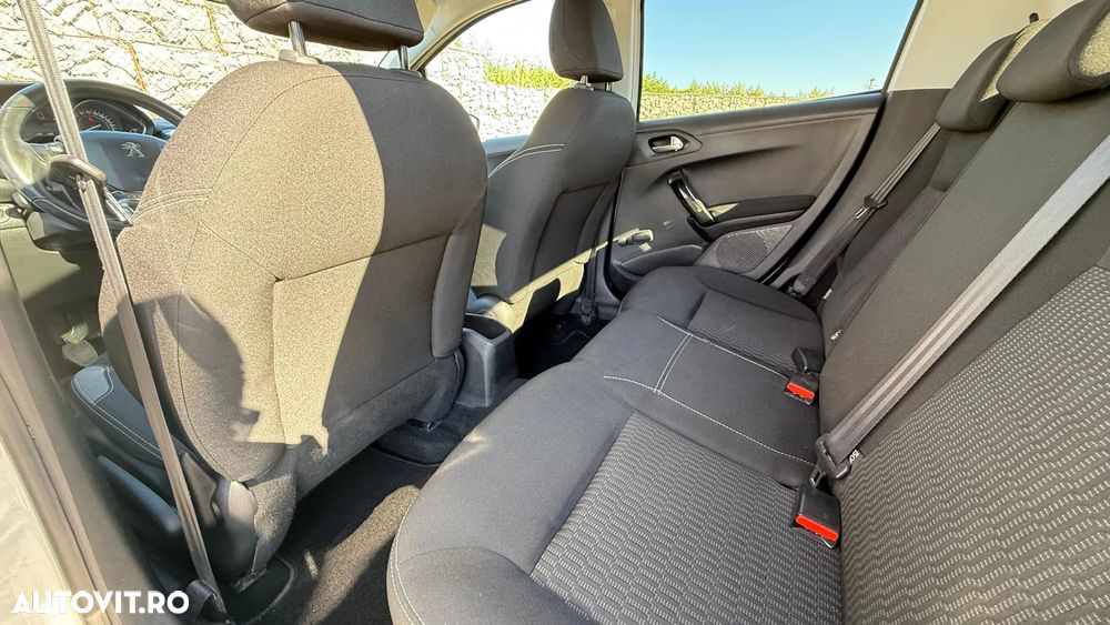 Peugeot 208 PureTech 82 Style - 14