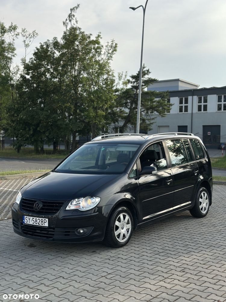Volkswagen Touran - 1