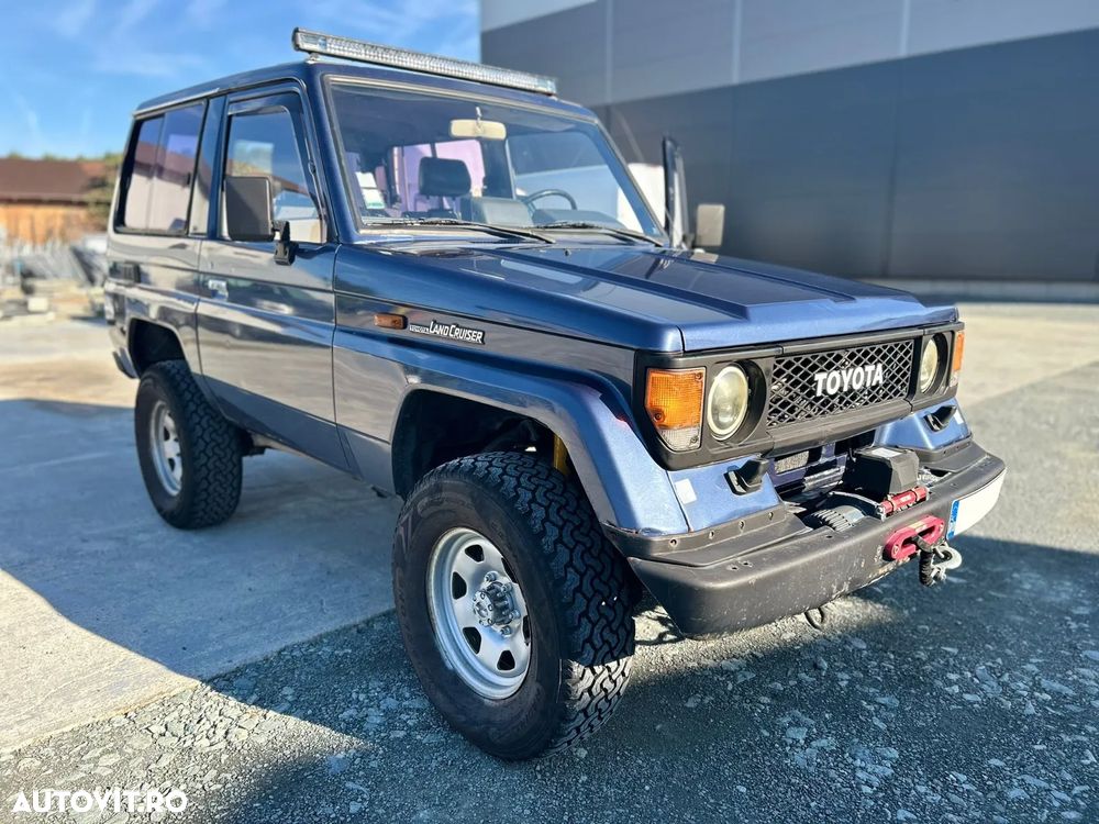 Toyota Land Cruiser - 1