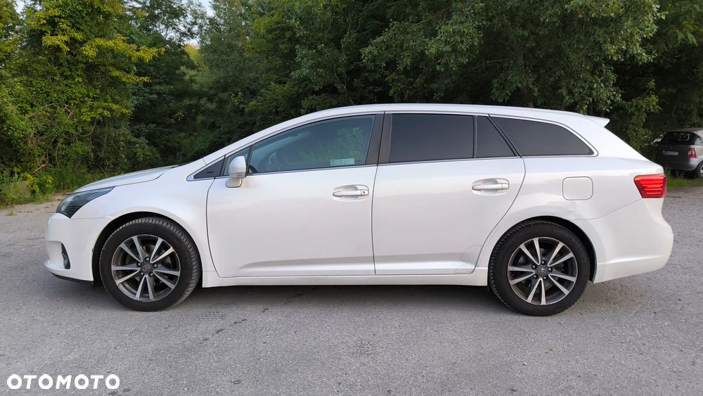 Toyota Avensis 2.0 D-4D Premium - 4