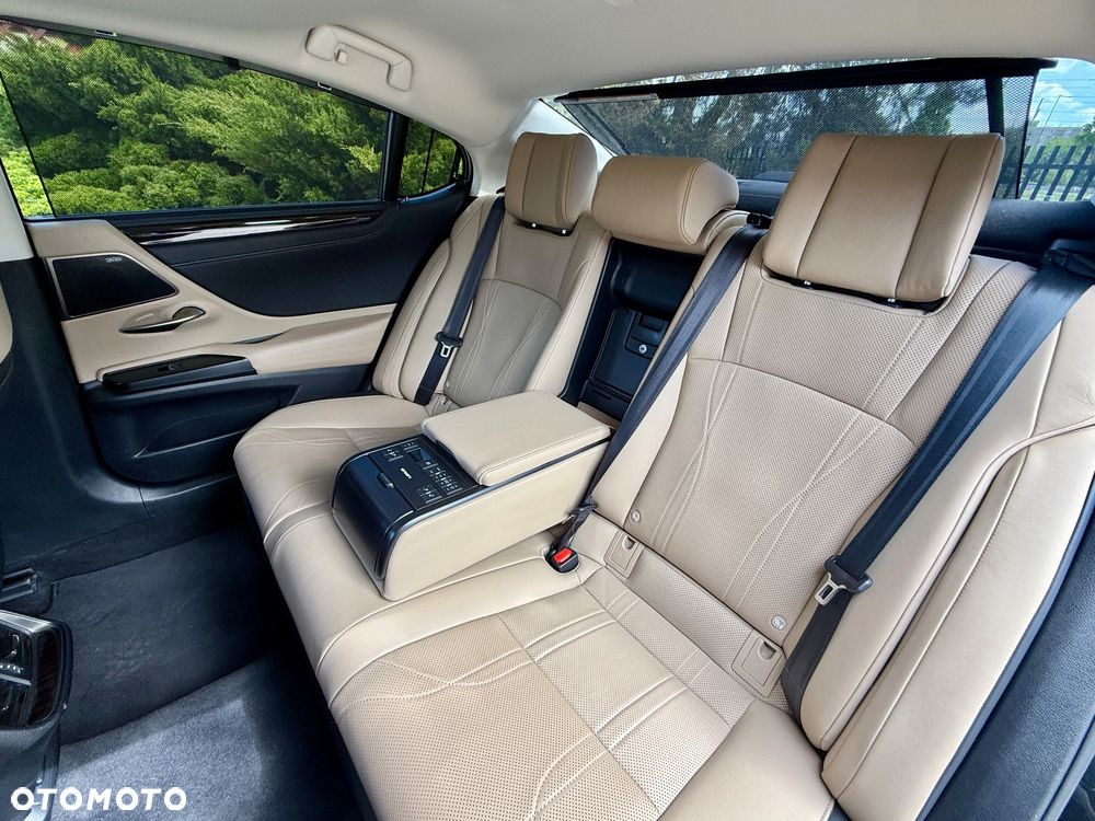 Lexus ES 300h Omotenashi - 7