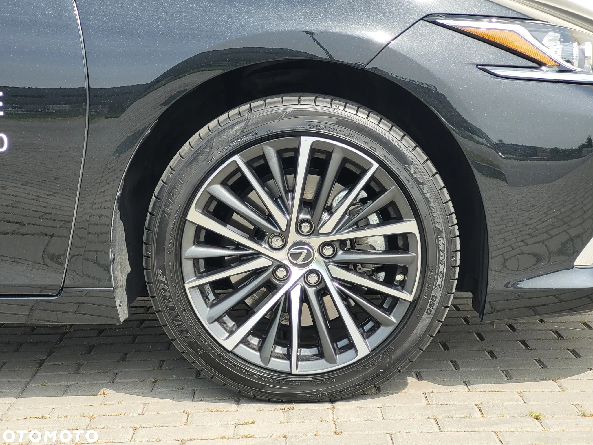 Lexus ES 300h Business Edition - 13