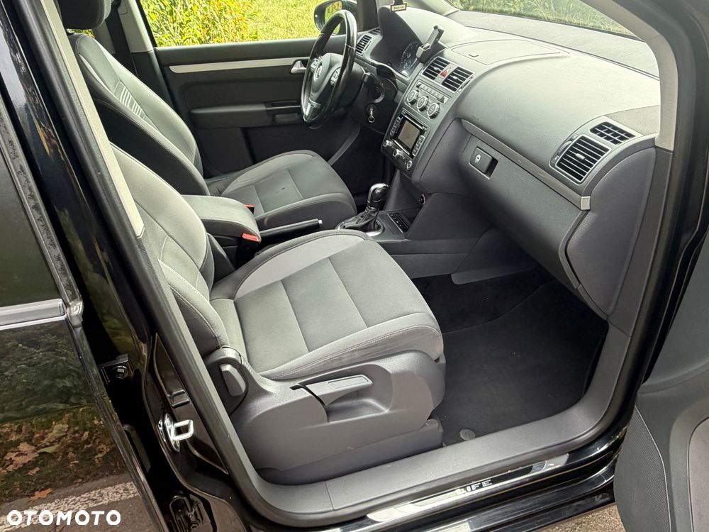 Volkswagen Touran - 26