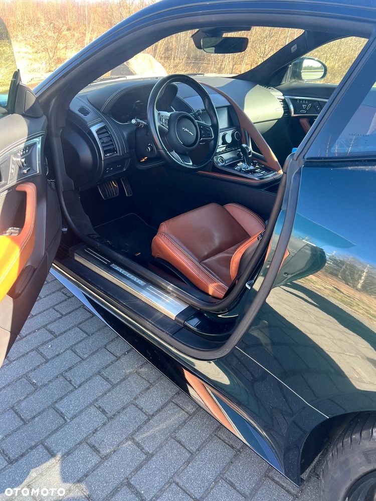 Jaguar F-Type 2.0 Turbo R-Dynamic - 11