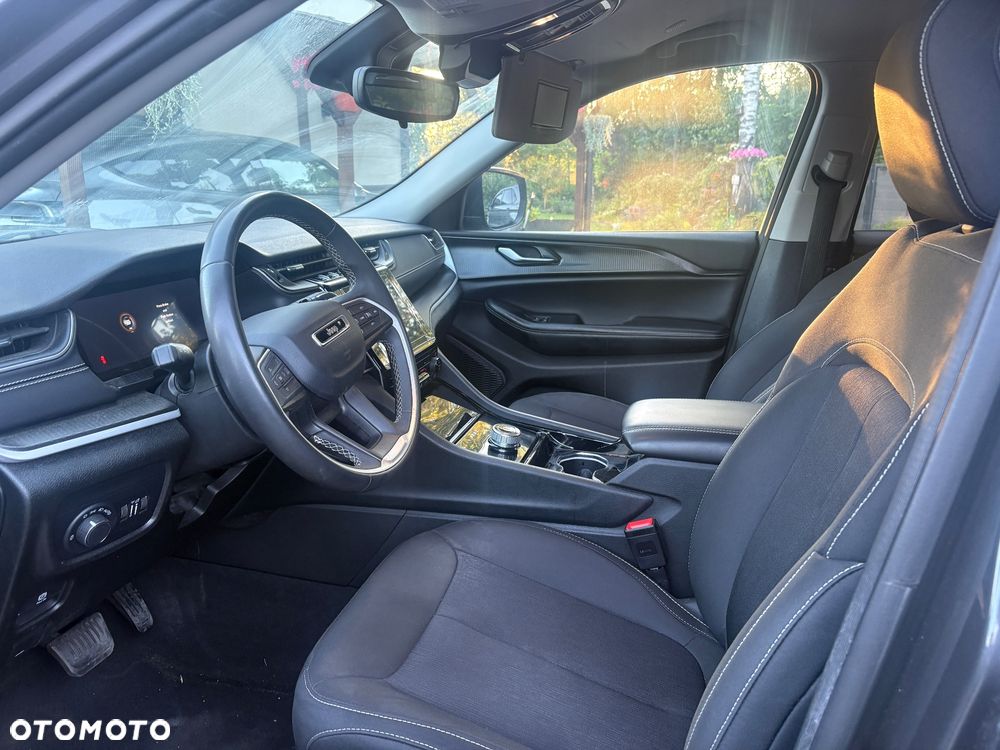 Jeep Grand Cherokee - 24
