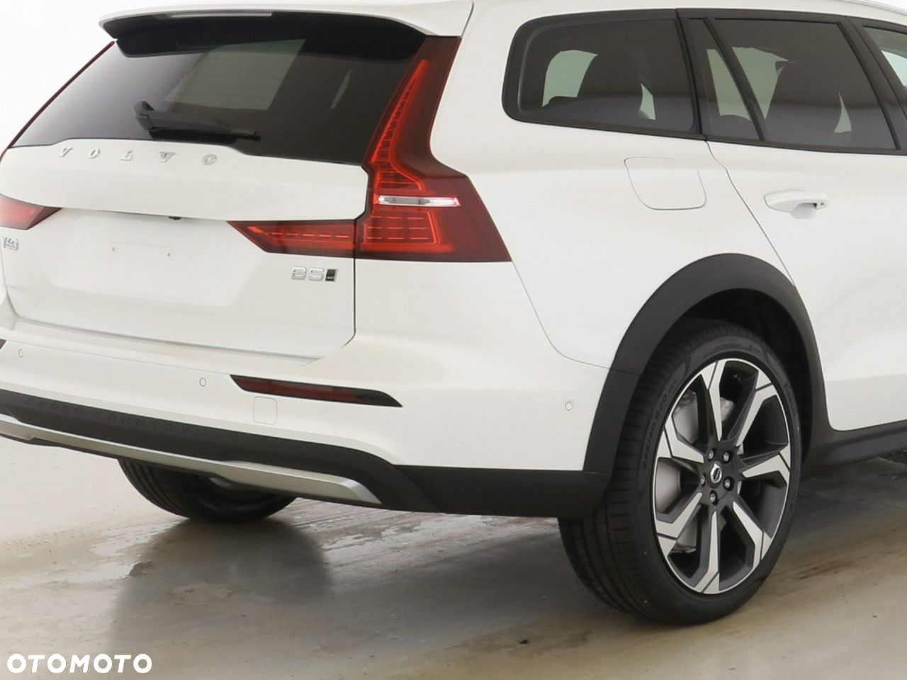 Volvo V60 Cross Country B5 B AWD Ultimate - 9