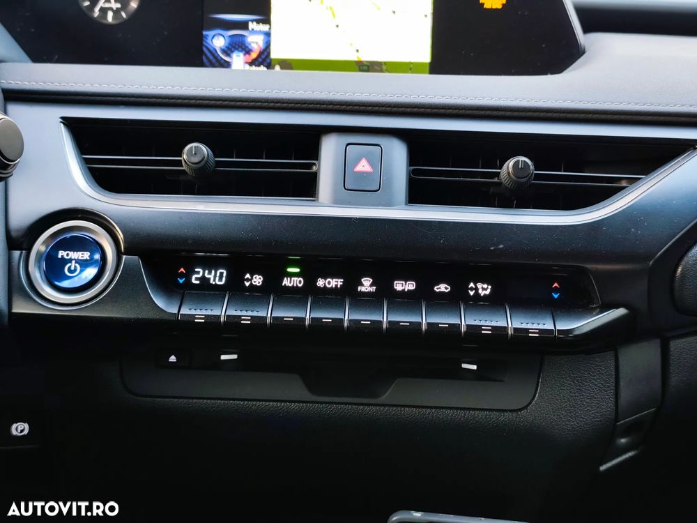 Lexus UX 250h FWD Business - 16