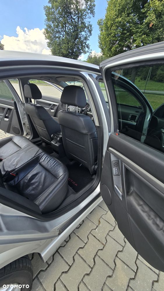Opel Vectra 1.9 CDTI Cosmo - 25