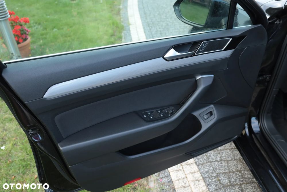 Volkswagen Passat 2.0 TDI EVO Elegance DSG - 11