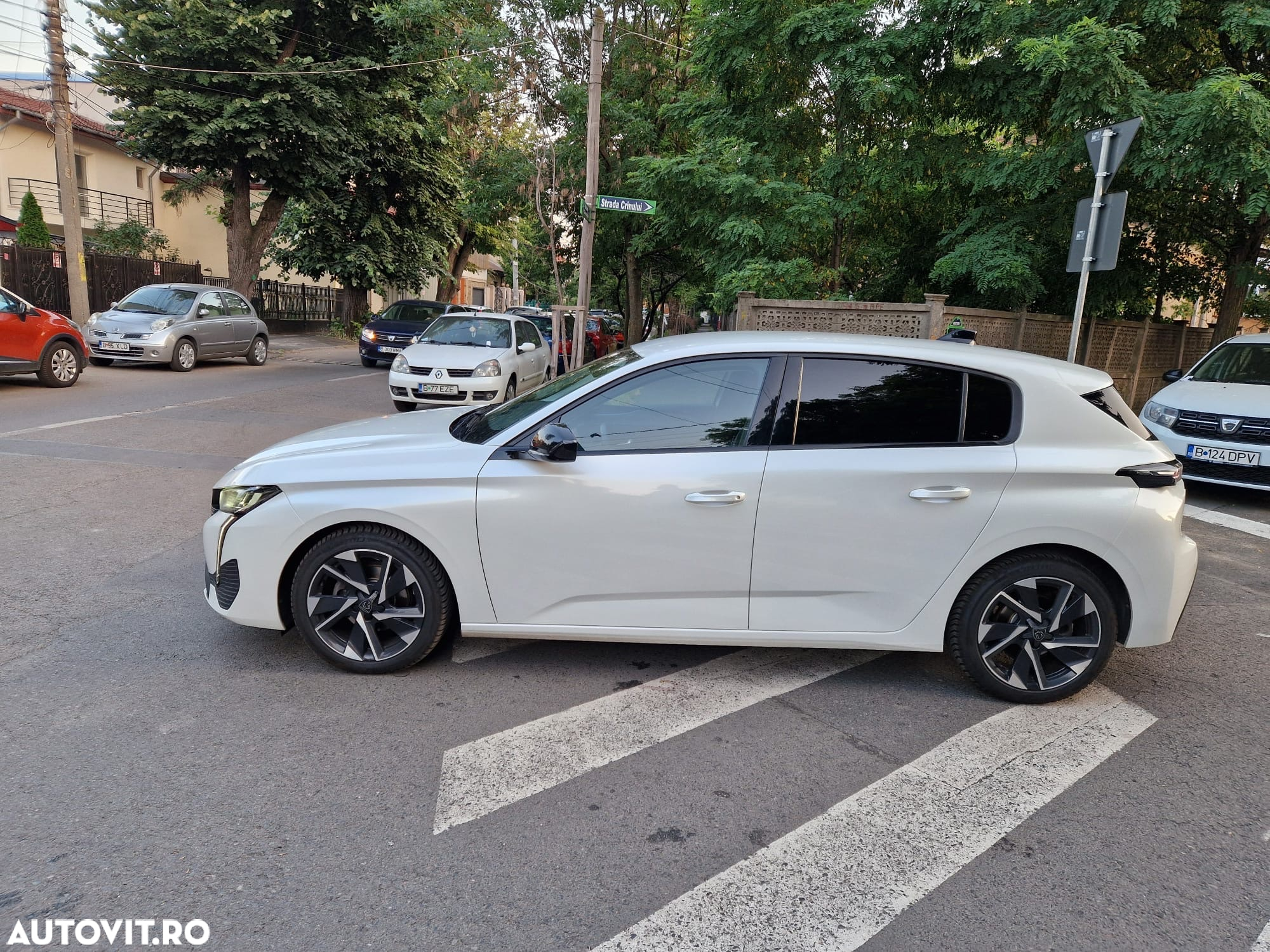 Peugeot 308 1.2 L PureTech Turbo S&S EAT8 Allure Pack - 11