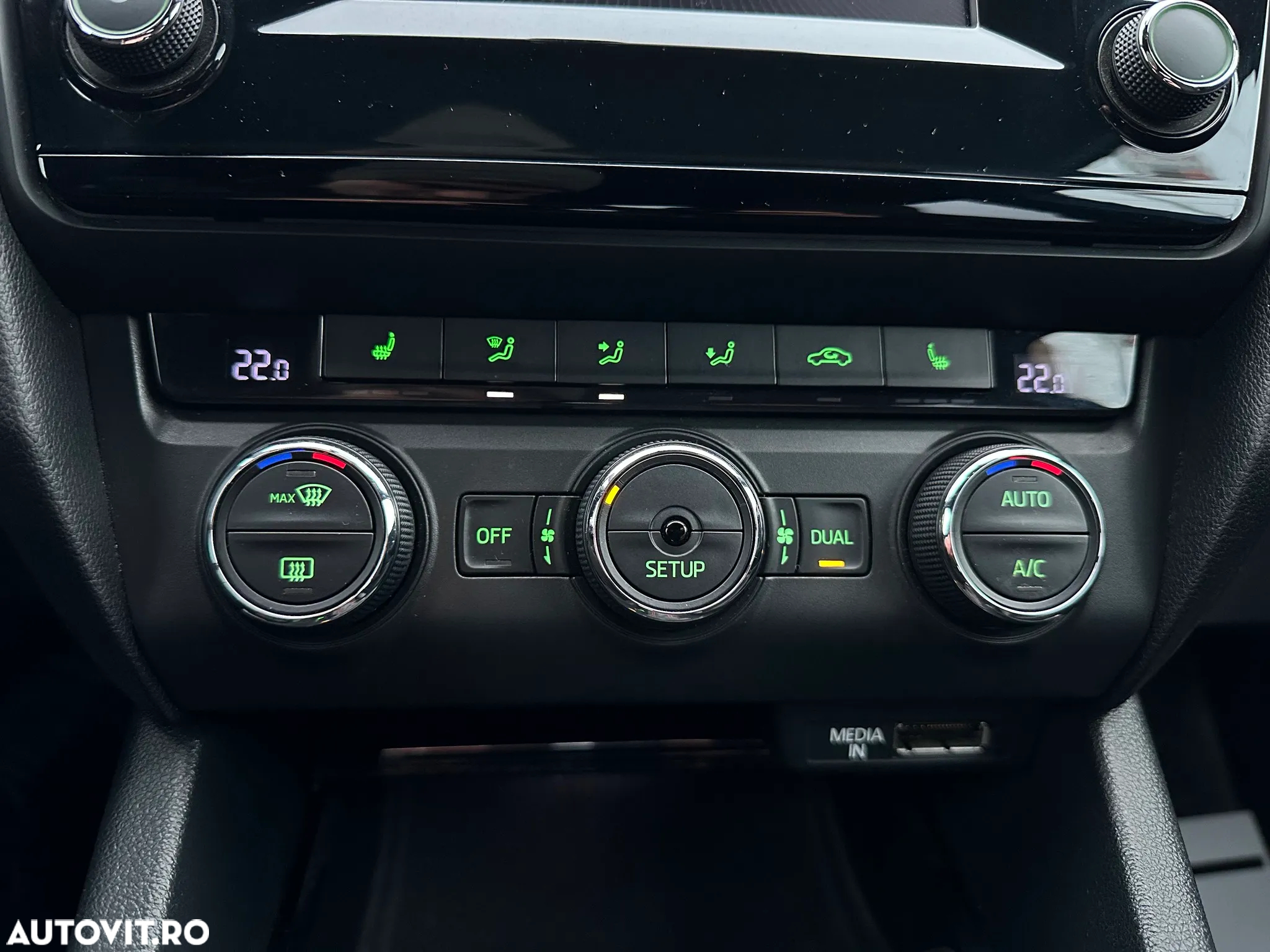 Skoda Octavia 2.0 TDI DSG RS - 29