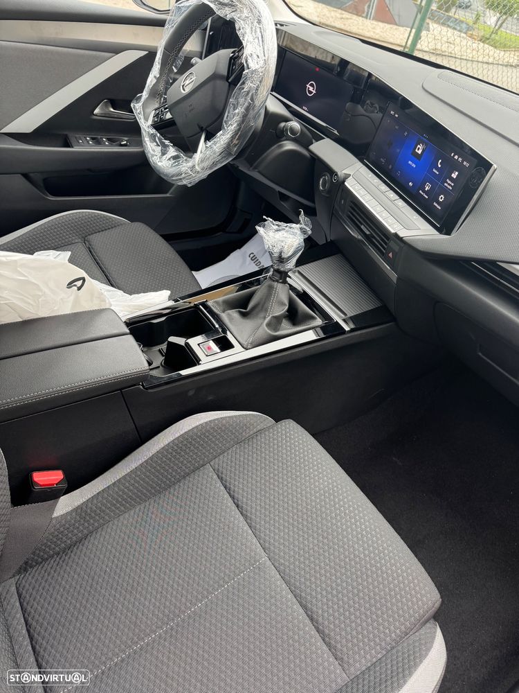 Opel Astra 1.2 T Edition - 12