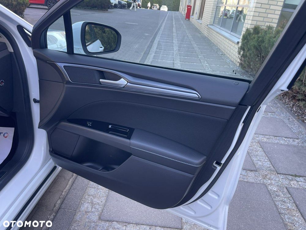 Ford Mondeo - 29