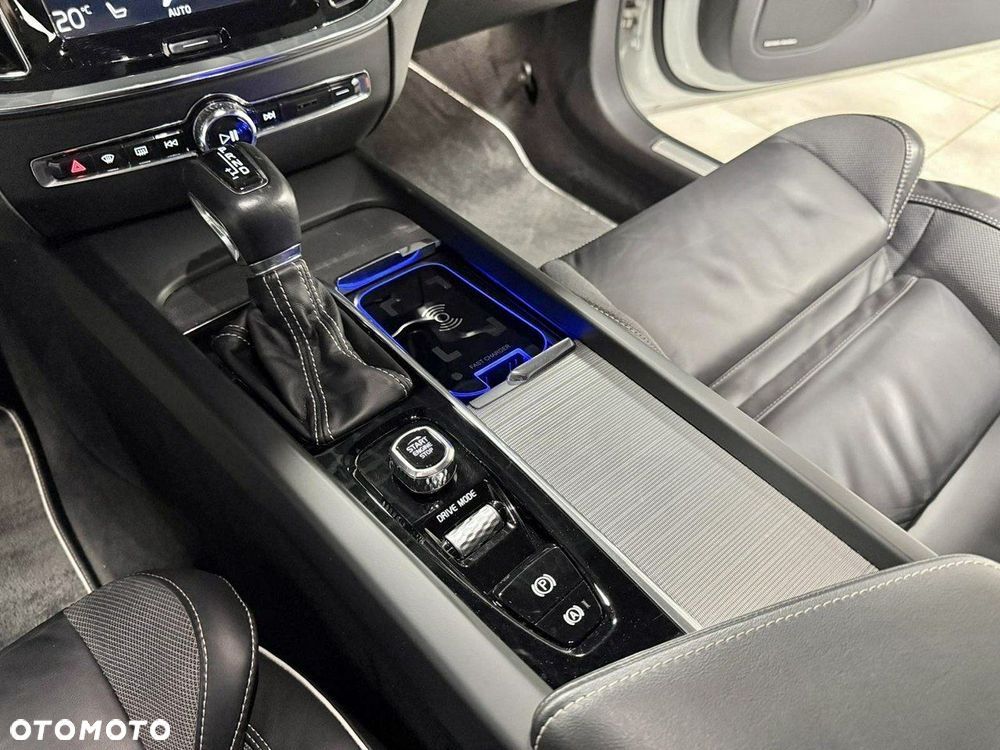 Volvo V60 D4 R-Design - 27