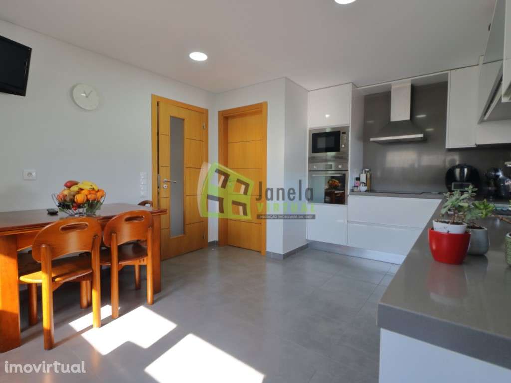 Moradia Geminada T3 com Piscina - Quinta do Conde - Grande imagem: 5/34