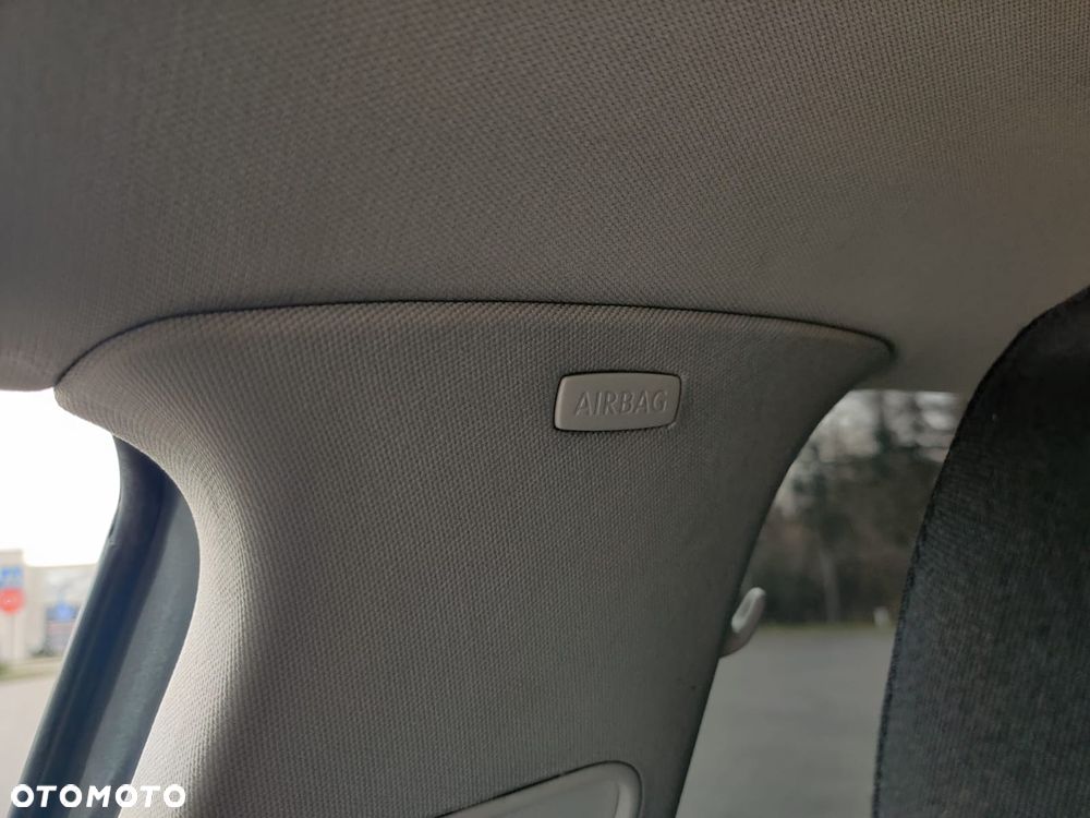 Volkswagen Golf 2.0 TDI DPF Comfortline - 22