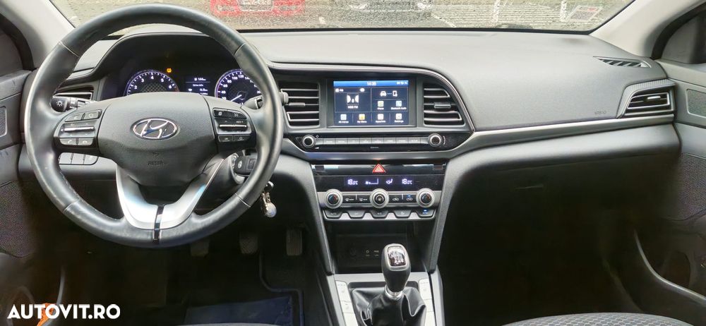 Hyundai Elantra 1.6 MPi Highway - 9