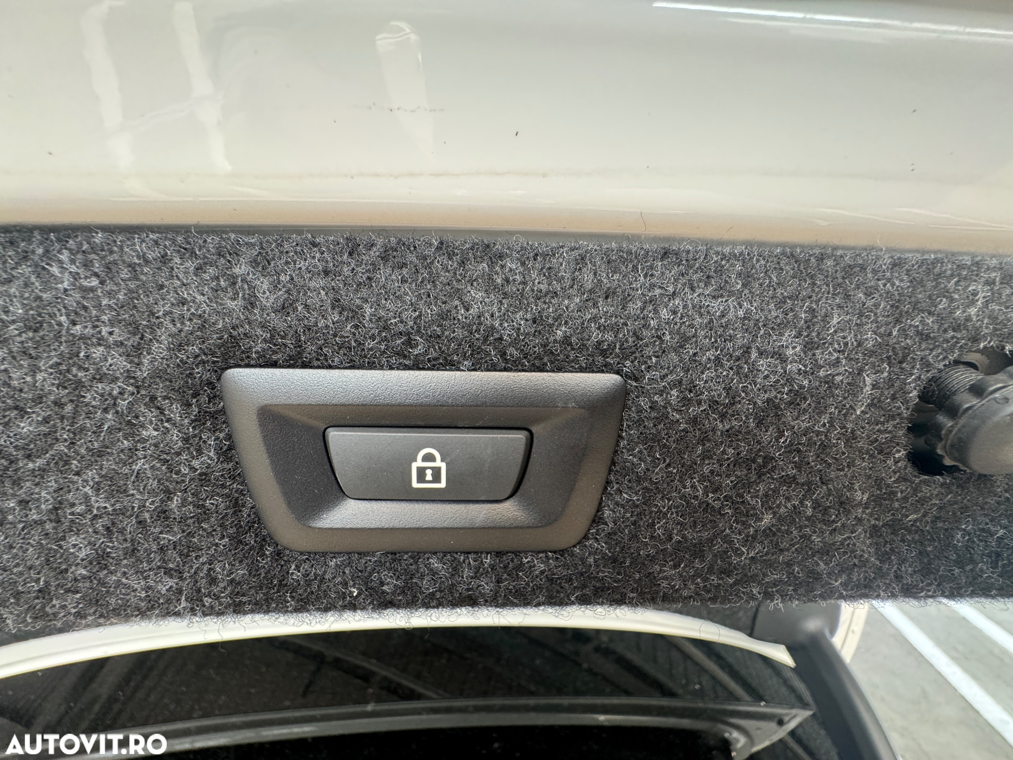 BMW Seria 5 530d xDrive AT MHEV - 38