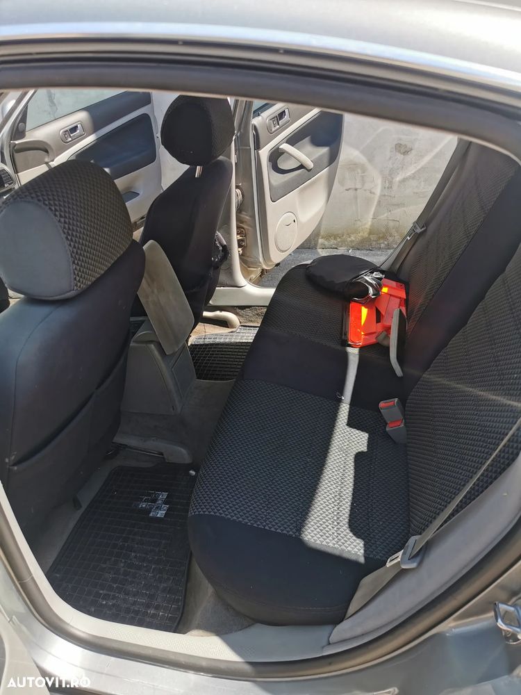 Volkswagen Passat - 16