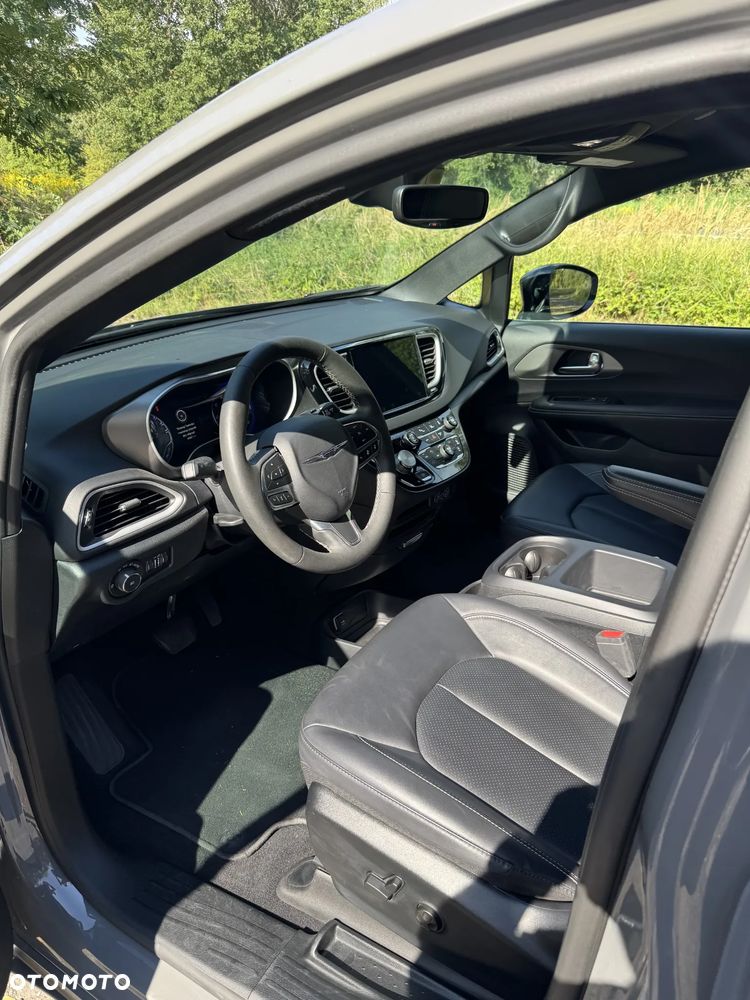 Chrysler Pacifica - 11