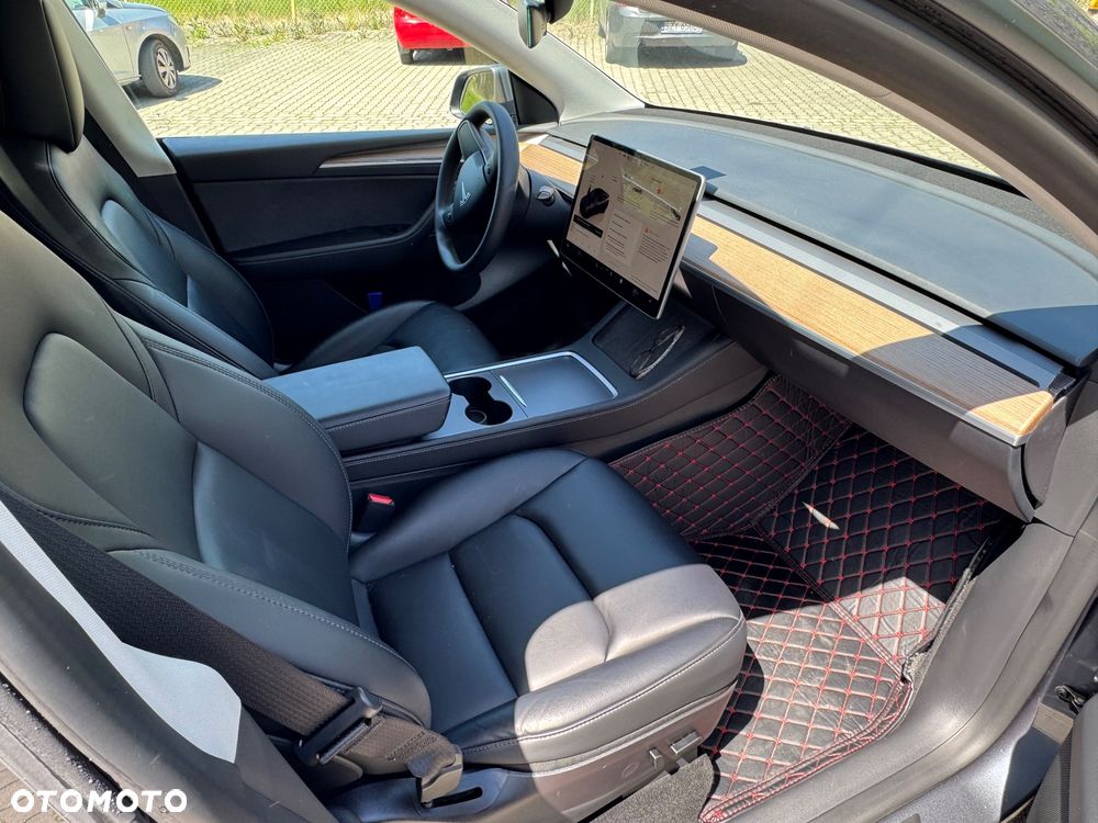Tesla Model Y Performance Dual Motor AWD - 8