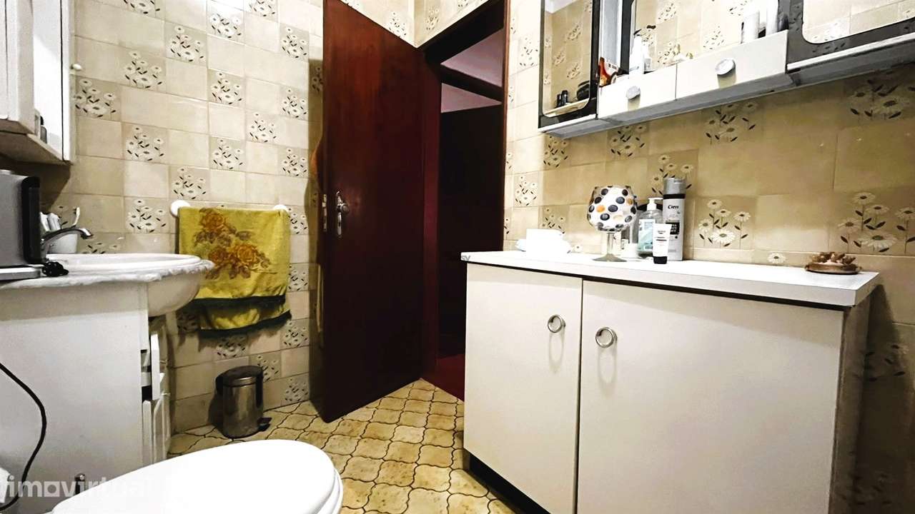 Apartamento T2+3 com Quintal no Centro de Valença - Grande imagem: 5/18