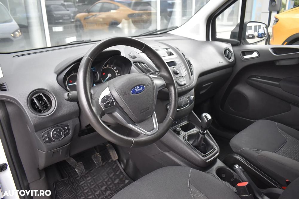 Ford Transit Courier - 22