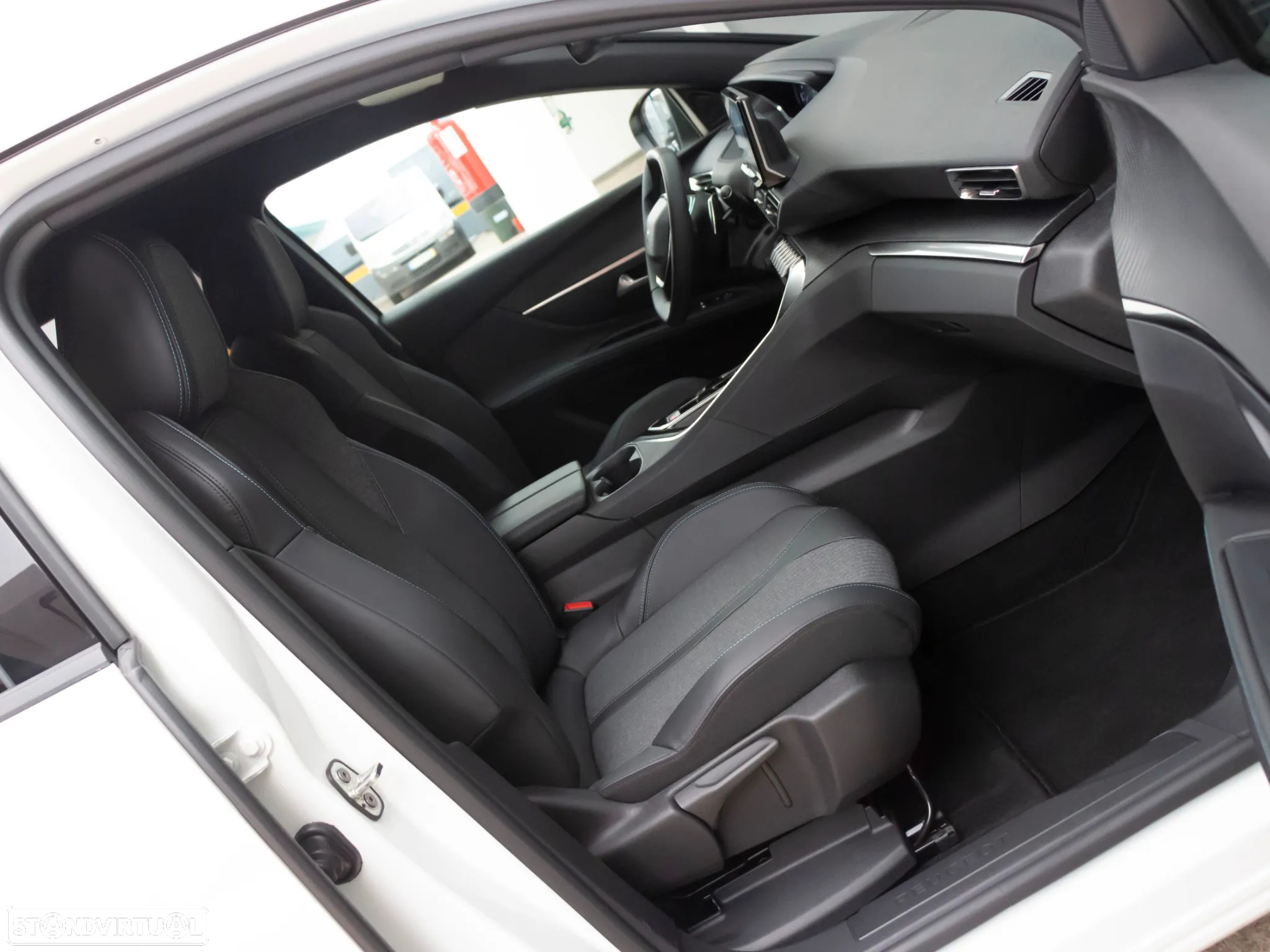 Peugeot 5008 1.2 PureTech Allure EAT8 - 14