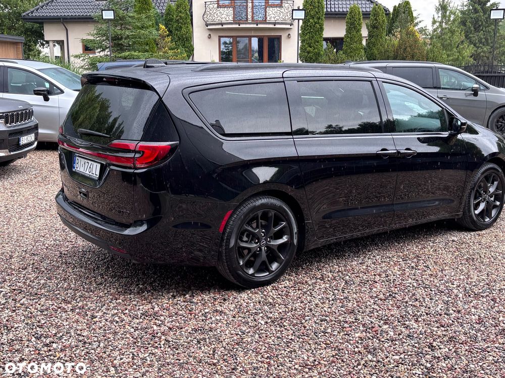 Chrysler Pacifica - 11