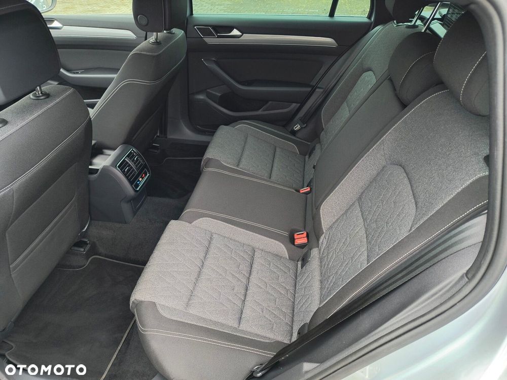 Volkswagen Passat - 14