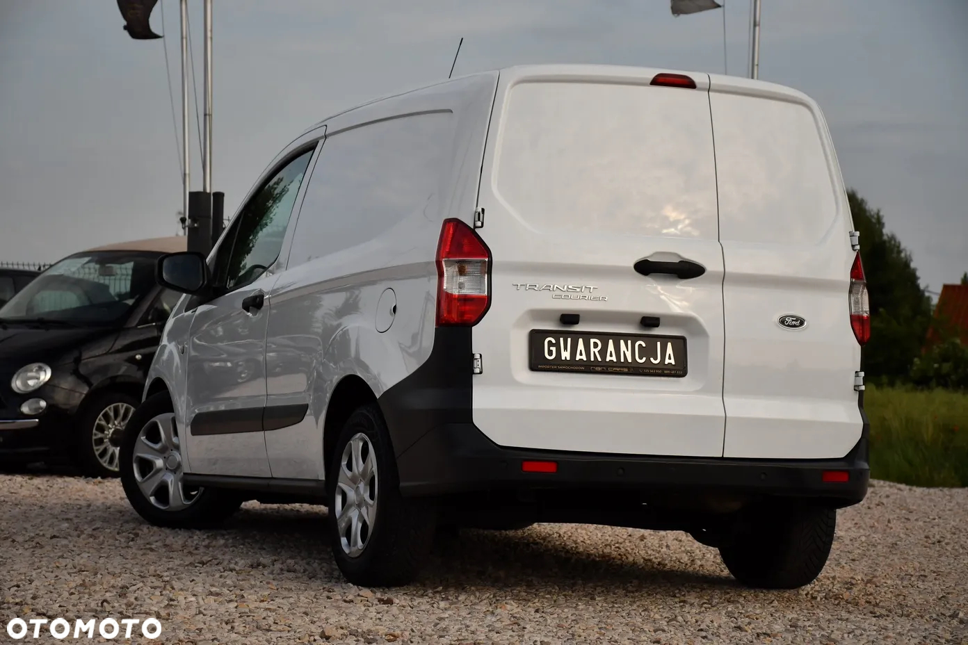Ford Transit Courier - 17
