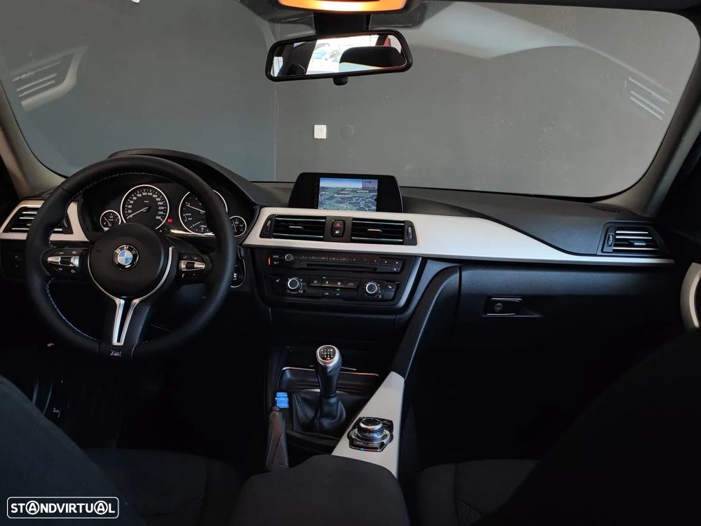 BMW 318 d DPF Touring Edition Sport - 36