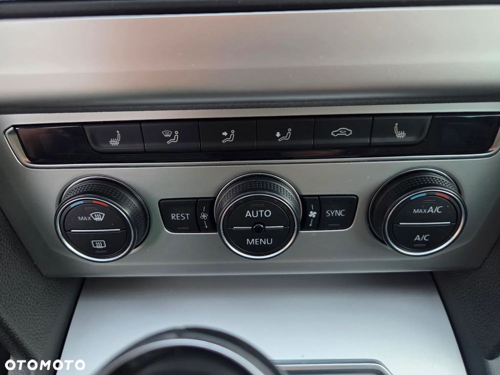 Volkswagen Passat 1.4 TSI ACT (BlueMotion Technology) Highline - 23