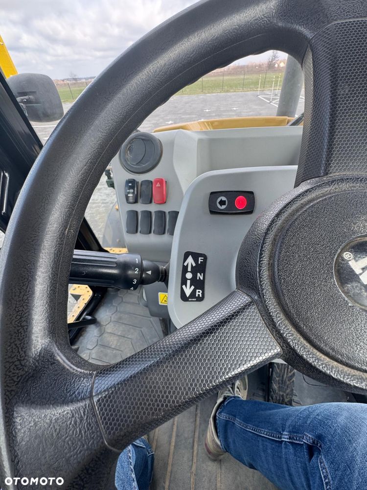 Caterpillar 428 - 32