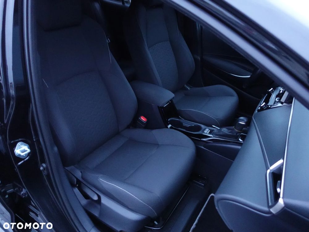 Toyota Corolla 1.8 Hybrid Team Deutschland - 6