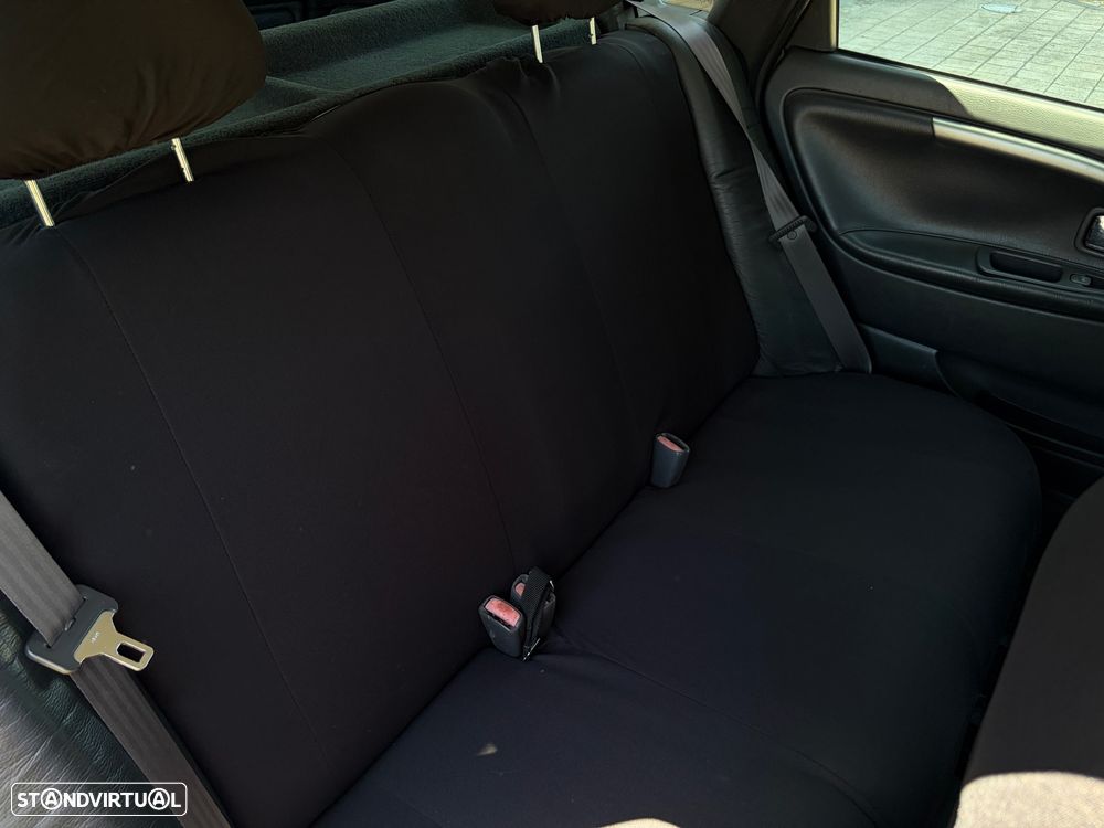 Volvo V40 1.6 Base - 24