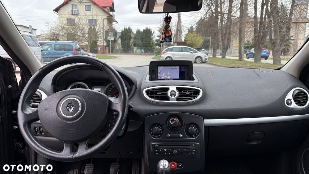 Renault Clio 1.2 16V 75 Expression - 10