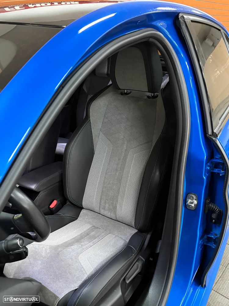 Peugeot e-208 GT - 11