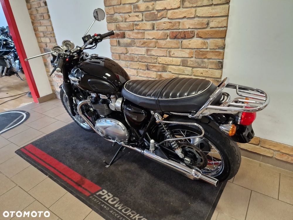 Triumph Bonneville - 7